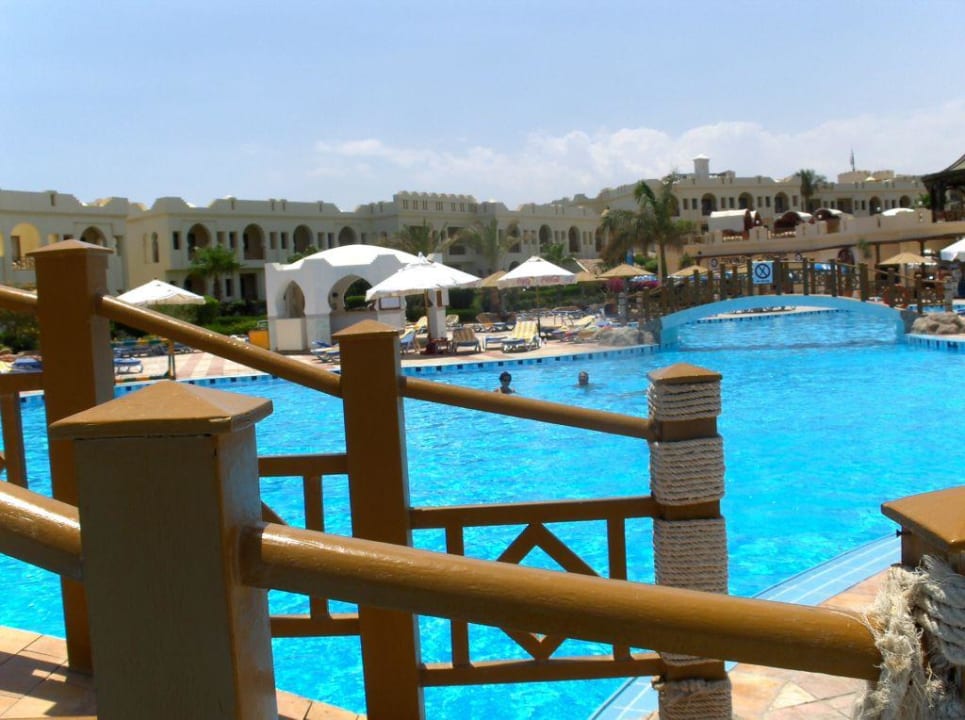 Basen Charmillion Club Resort