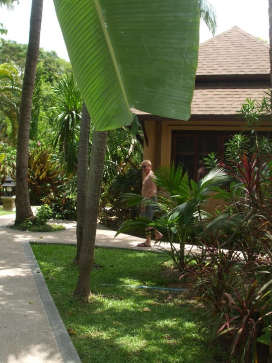 Weg zum Bungalow The Fair House Beach Resort