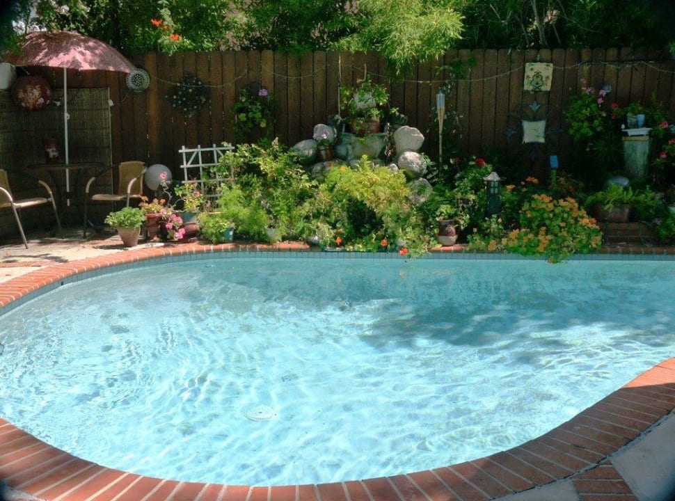 Poolanlage Life Is Good B&B