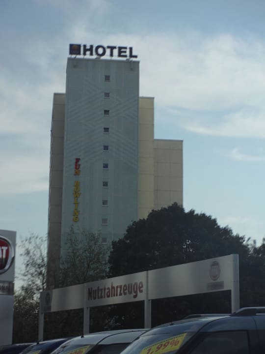 Hotelblock von aussen Hotel Berlin Lichtenberg