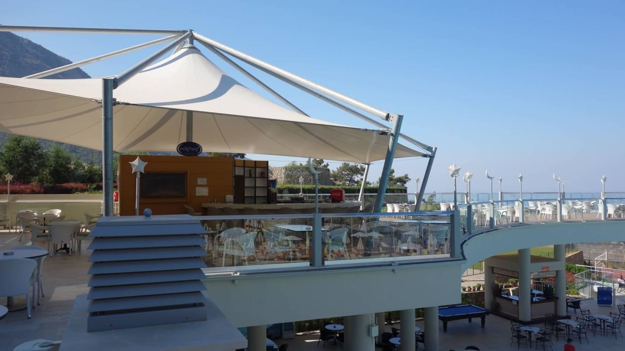 Aussenbereich am Pool Orka Sunlife Resort & Spa