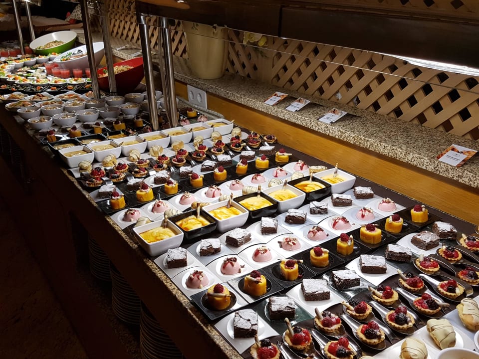 Etwas Süßes (Abendbuffet) Grande Real Santa Eulalia Resort & Hotel Spa