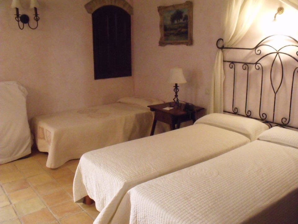 Romer ( habitación familiar ) 3-4 personas Hostal La Panavera
