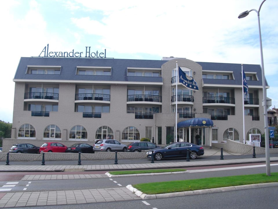Hotel vorn Alexander Hotel