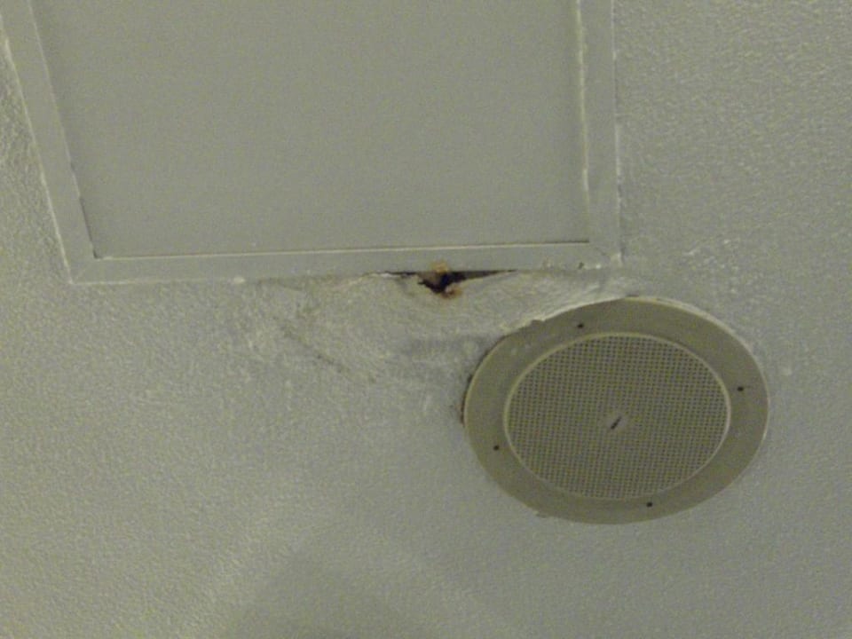 Wasser aus Decke Mediterranean Palace Hotel