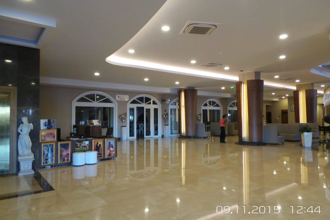 Untere Lobby Dream World Aqua Hotel