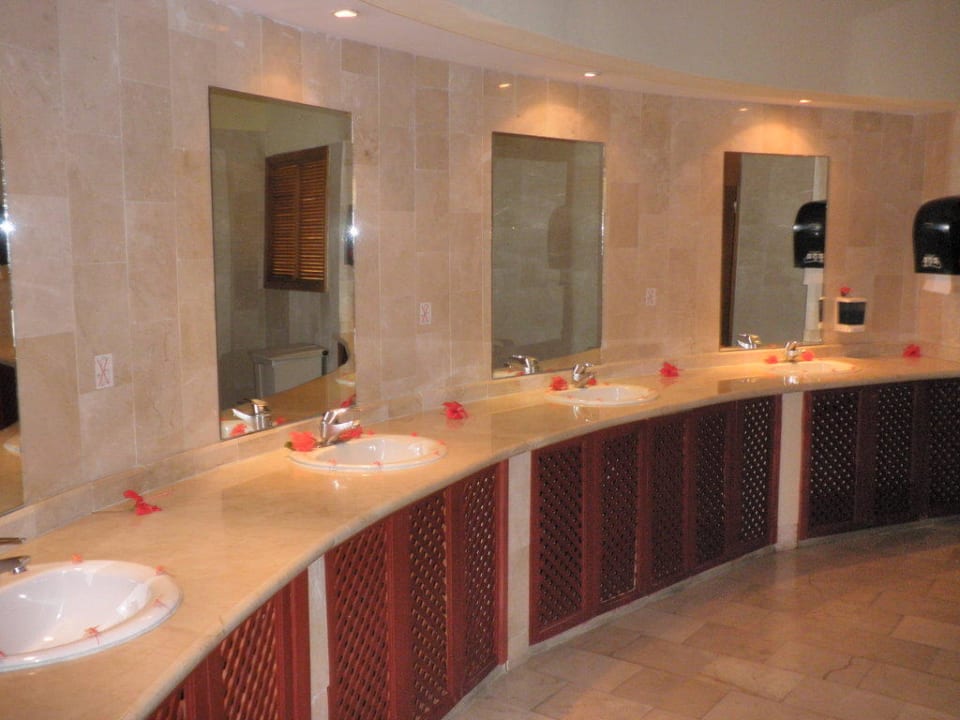 WC am Pool Grand Palladium Hotel Grand Palladium Palace Resort, Spa & Casino