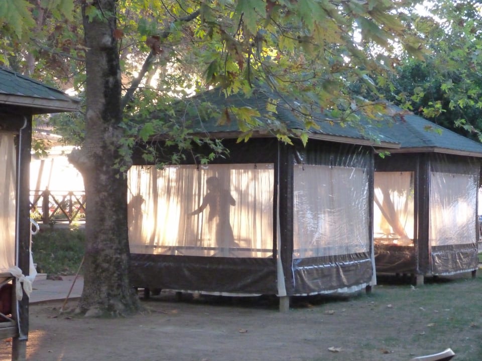 Pavilions in der Gartenanlage Lonicera Resort & Spa Hotel
