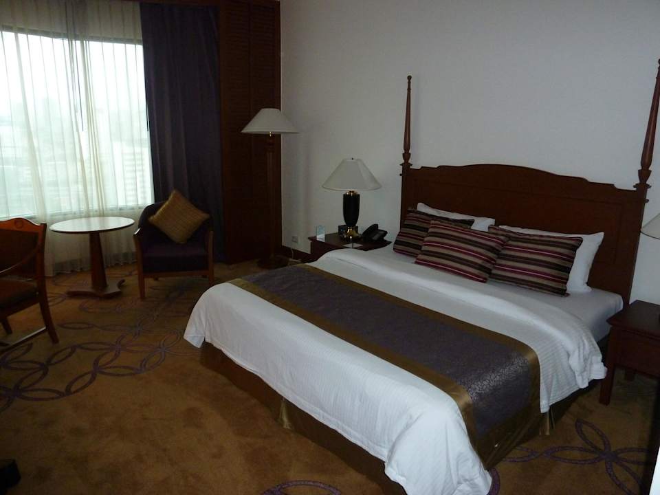 Bett in 1126 Hotel Century Park