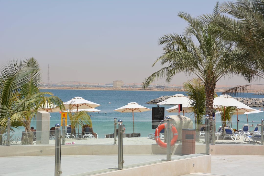 Blick zum Strand DoubleTree by Hilton Resort & Spa Marjan Island