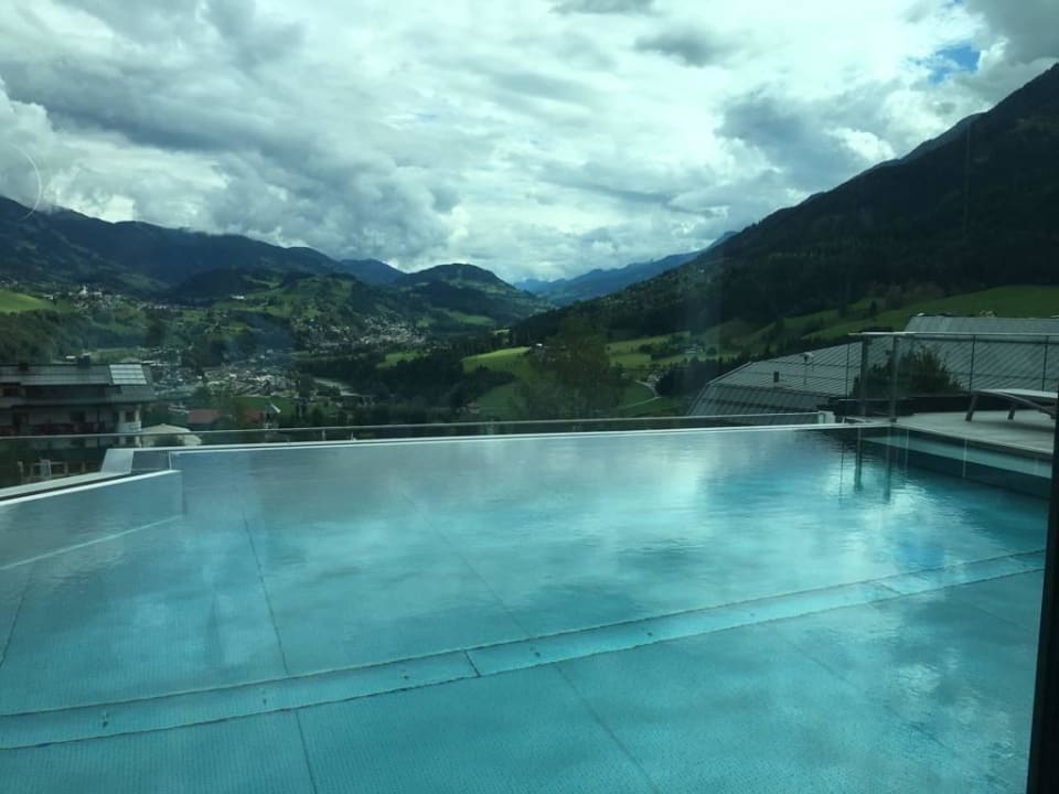 Dachterrasse mit Infinity Pool Alpina Alpendorf