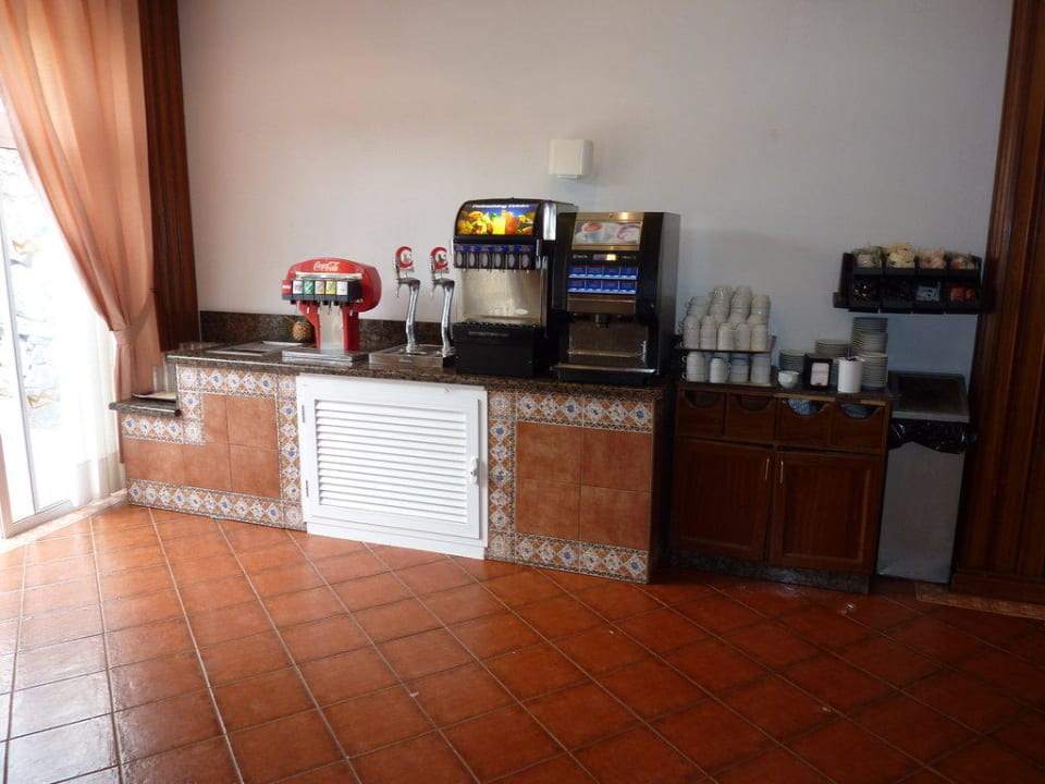 Selbstzapfanlage an der Poolbar Relaxia Olivina