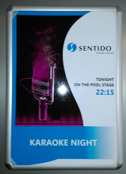 Karaoke-Show an der Pool-Bar Hotel Turan Prince