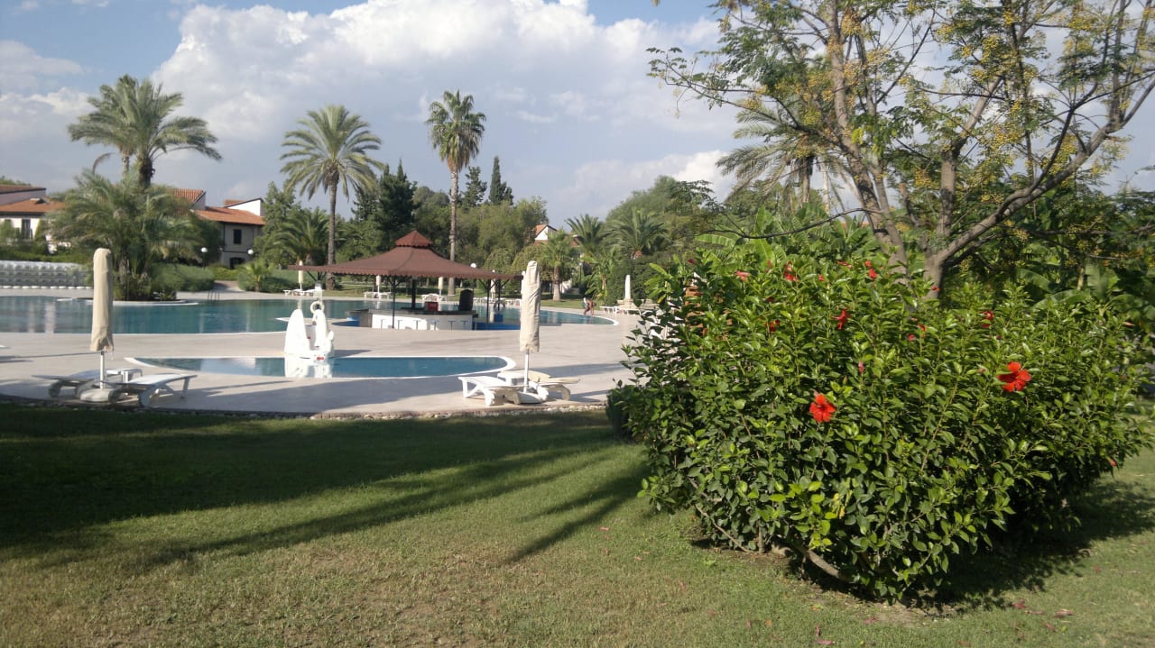 Basen Starlight Resort Hotel