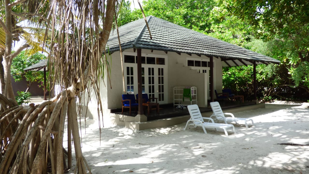 Unser Bungi von außen Adaaran Select Meedhupparu Island Resort - Premium All Inclusive