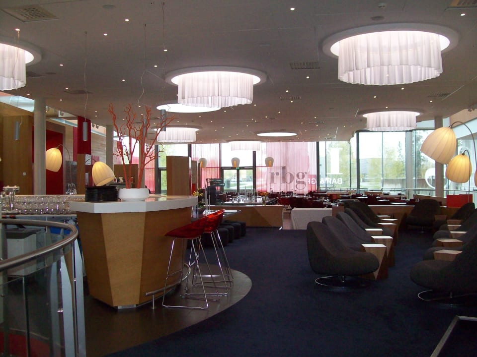 Frühstücksbereich, stylisch, unmotivierter Service Radisson Hotel & Conference Centre Oslo Airport