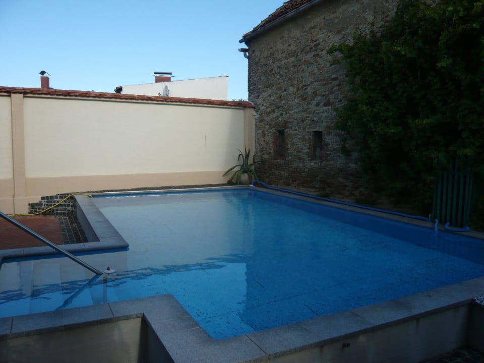 Kleiner Außenpool Landhotel Schwarzer Adler