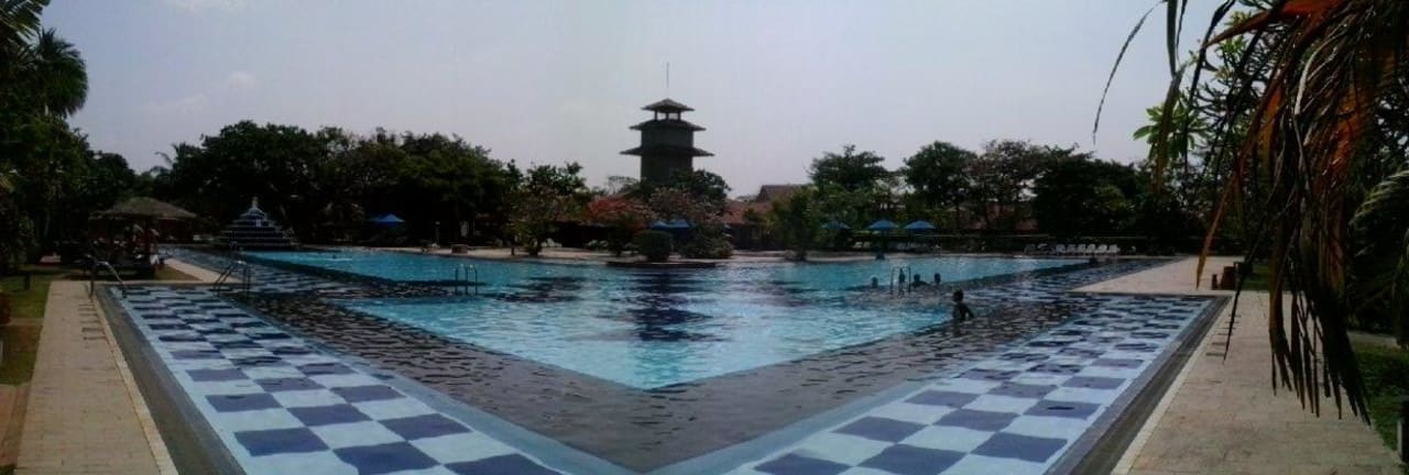 Der grosse Pool Club Palm Bay