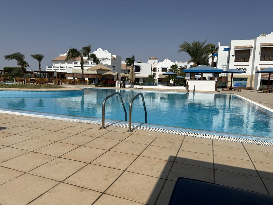 Pool Lahami Bay Beach Resort