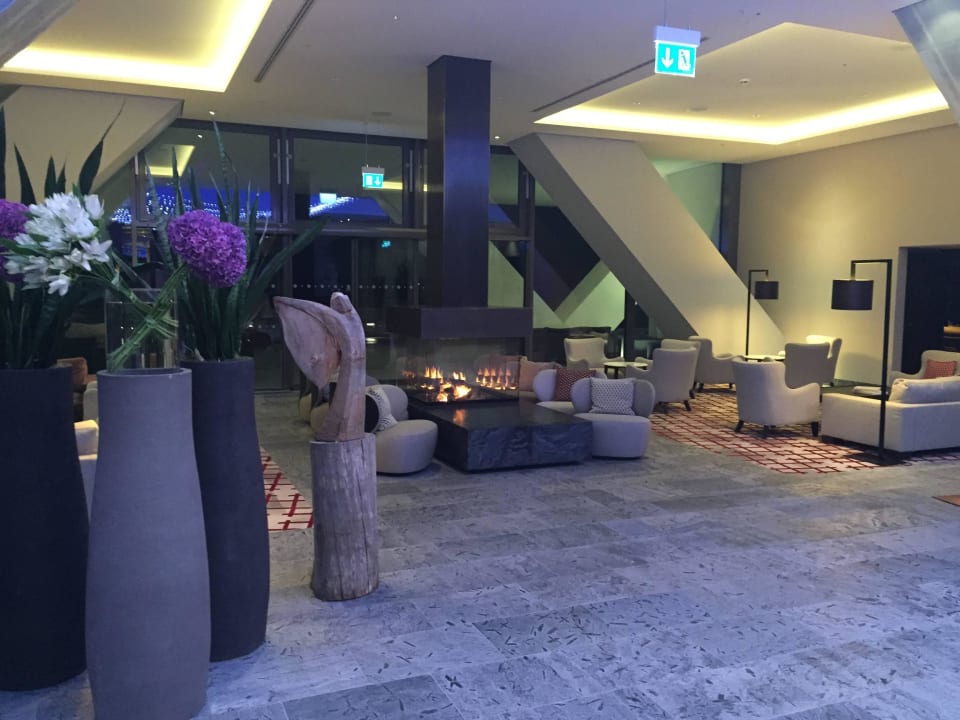 Kamin in der Lobby AlpenGold Hotel Davos