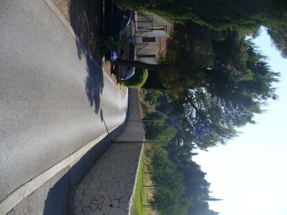 Droga do apartamentów/plaży Medena Apartments