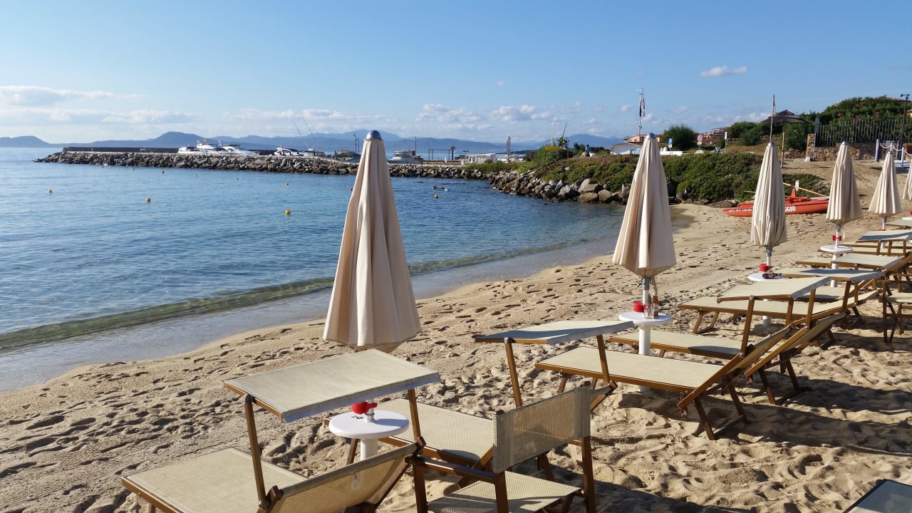 Strand an ruhiger Bucht Appartments Baia Caddinas Clubresidence