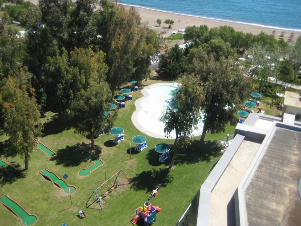 Blick vom Zimmer in den Garten Hotel Calypso Beach