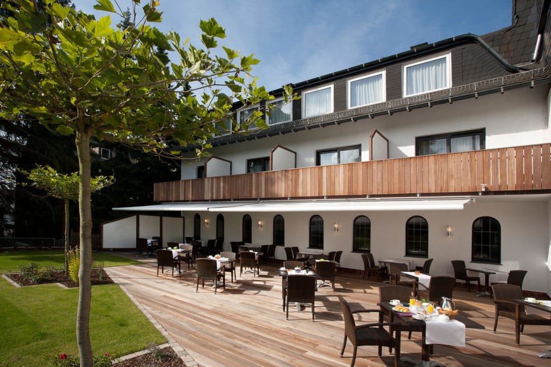 Terrasse und Garten AVITAL Resort Winterberg