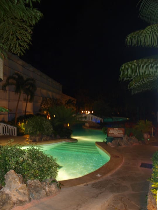 Pool Hotel Traveller's Club