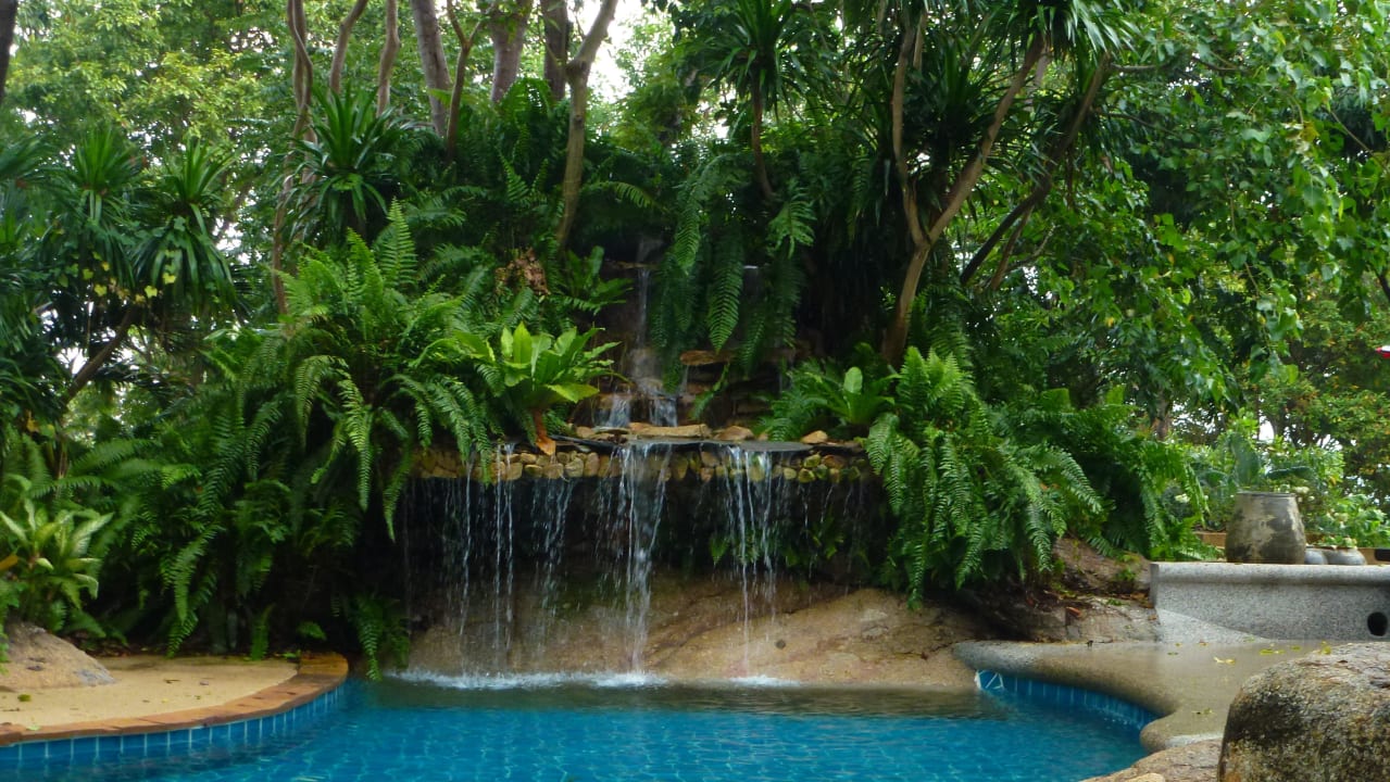 Oberer Pool The Fair House Beach Resort