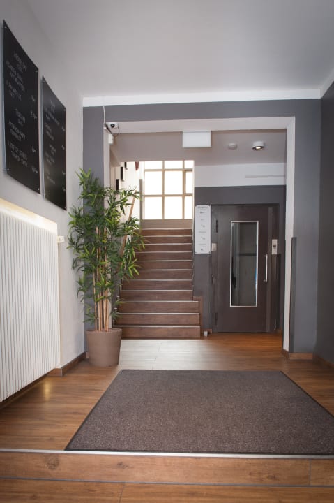 Lobby Five Reasons Hotel & Hostel