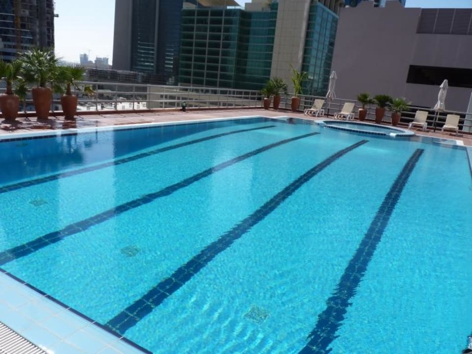 Pool Rose Rayhaan by Rotana