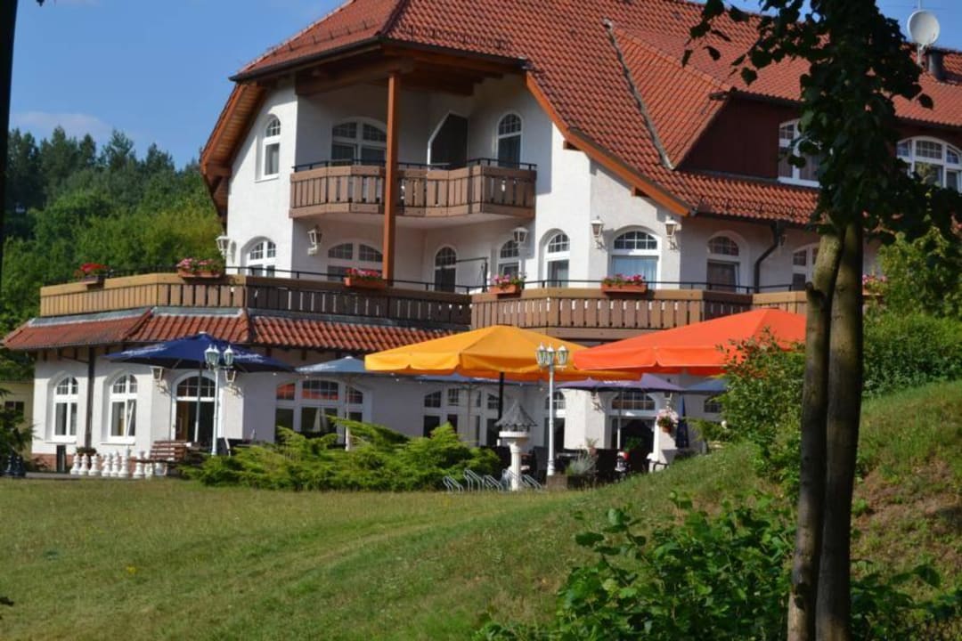 Blick auf die Terrasse Hotel Heidekrug