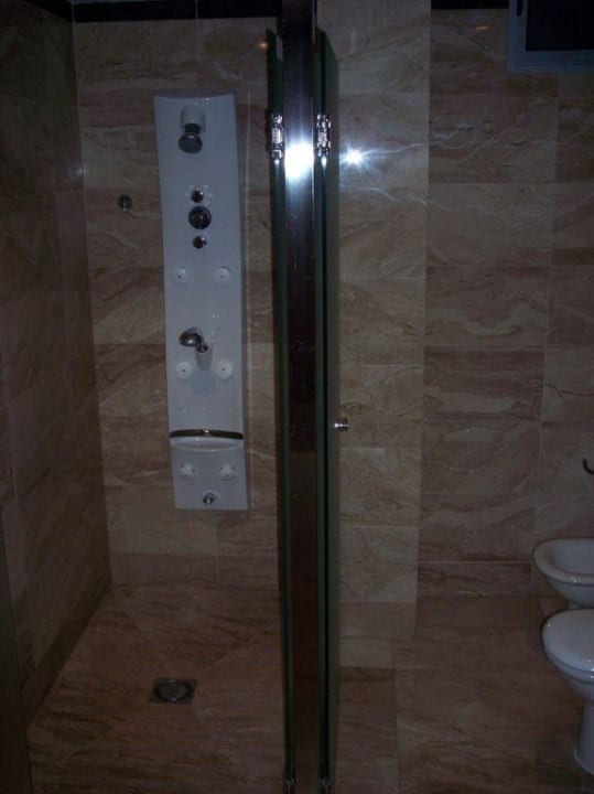Dusche und WC in der Suite H10 Itaca