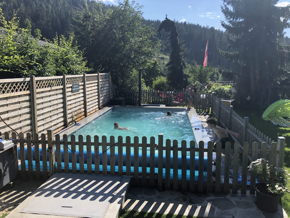 Pool Frühstückspension Gästehaus Elisabeth