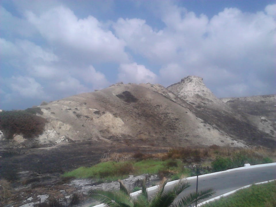 Nach dem Feuer Aug.12  neben dem Hotel Lagas Aegean Village