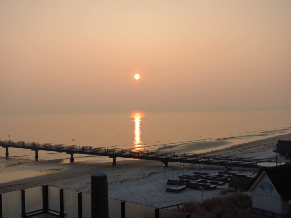 Sonnenaufgang vom Balkon im Grand De Luxe Zimmer Hotel Bayside