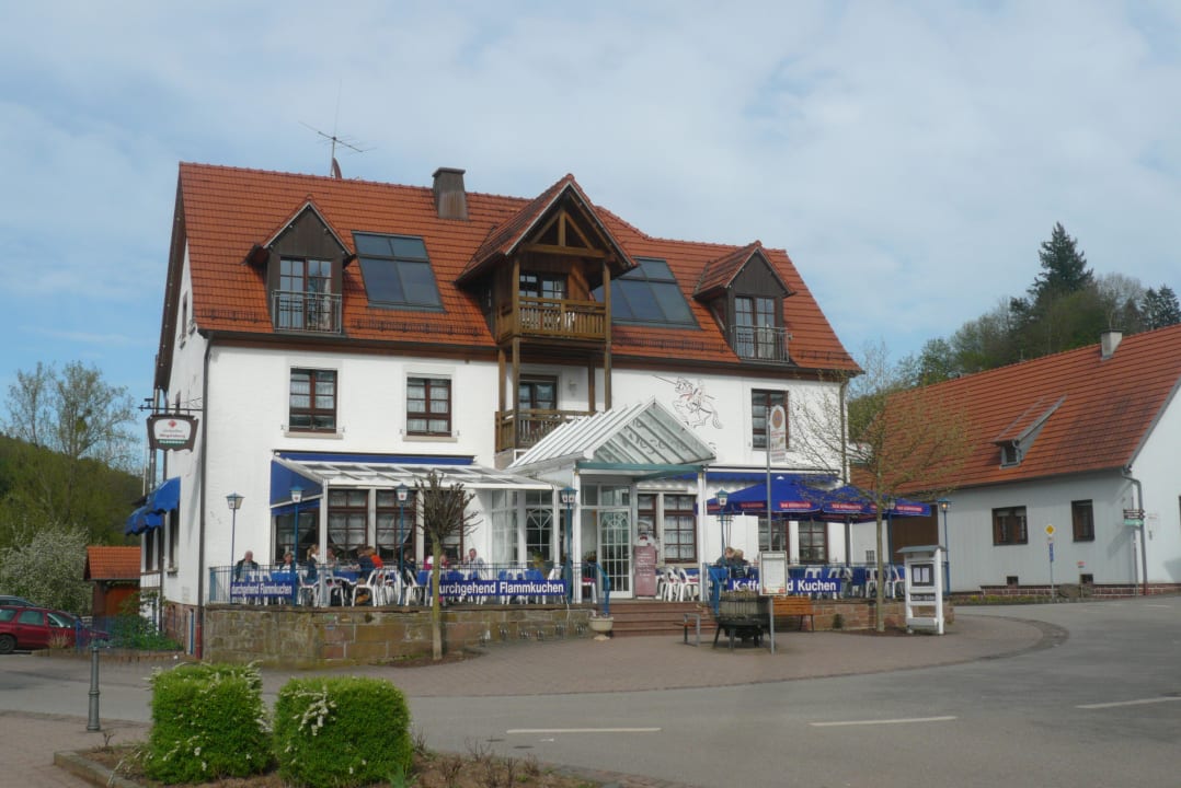 Der Landgasthof mit  Terrasse Landgasthaus Wegelnburg