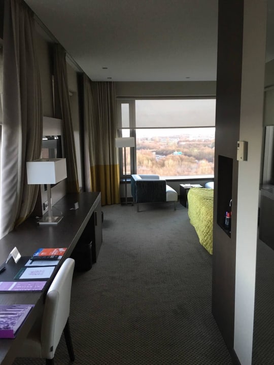 Blick vom Eingang Van der Valk Hotel Düsseldorf