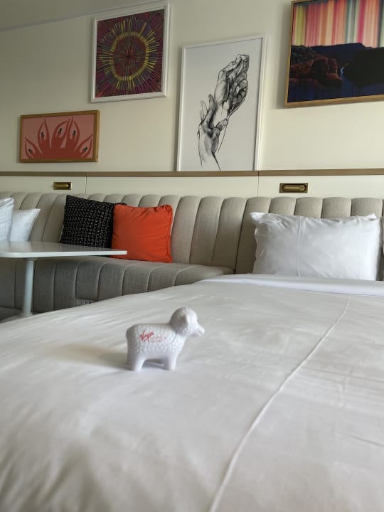 Zimmer Virgin Hotels Las Vegas, Curio Collection by Hilton