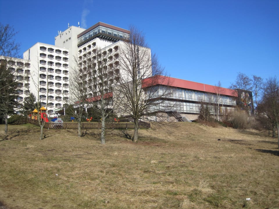 Südseite, rechts (rot) Speisesaal AHORN Berghotel Friedrichroda