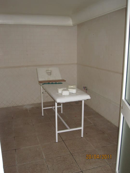 Wellness ohne Well und Ness mit Gebrauchsspuren Ruspina Beach Resort