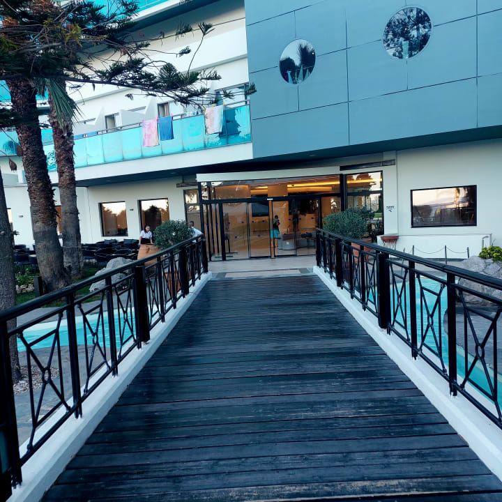 Außenansicht Hotel Calypso Beach