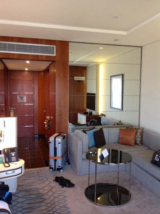 Das Zimmer  Hotel Jumeirah Emirates Towers