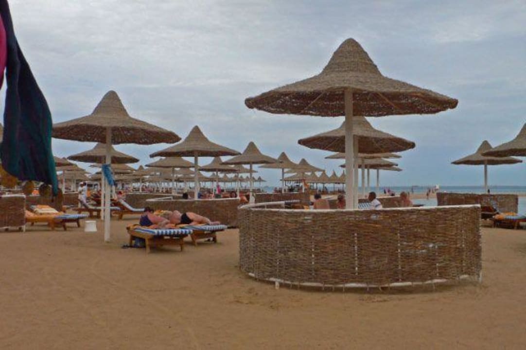 Grauer Himmel am Strand Siva Grand Beach
