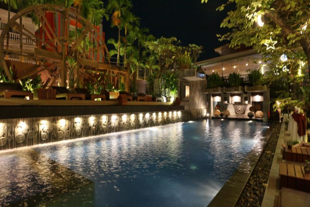 Pool Golden Temple Residence