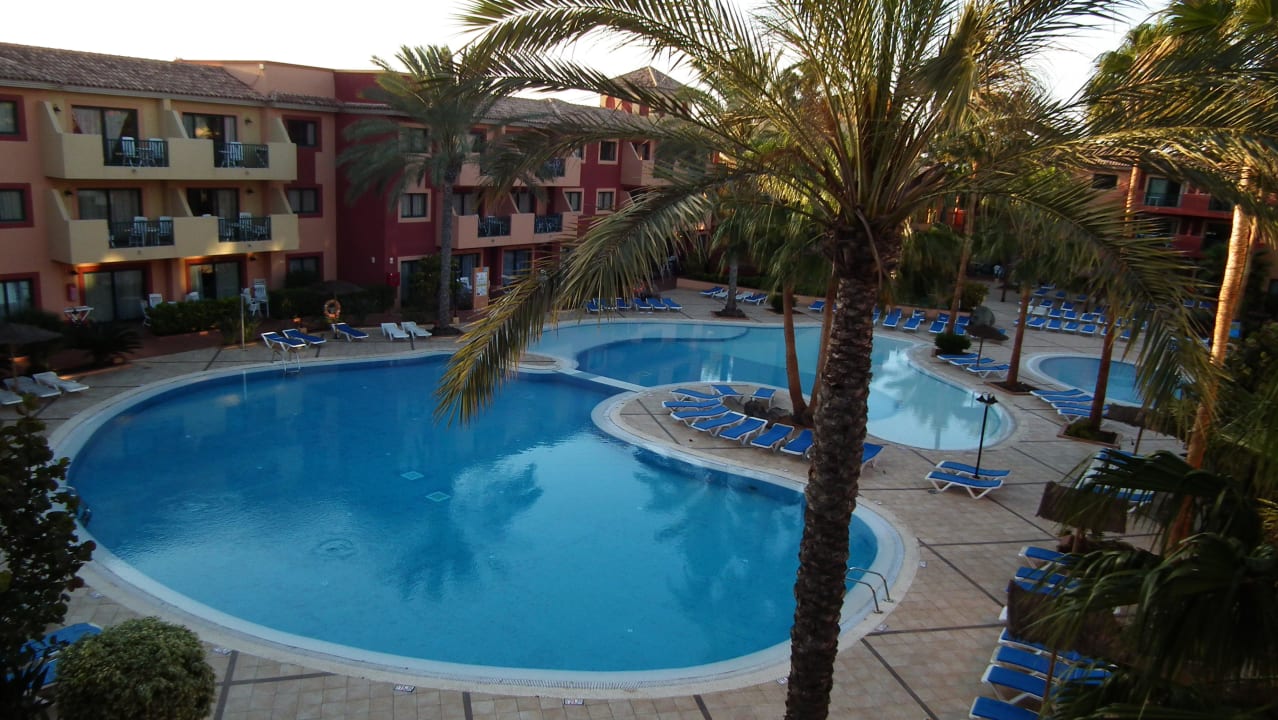 Widok na basen BLUESEA Aloe Corralejo