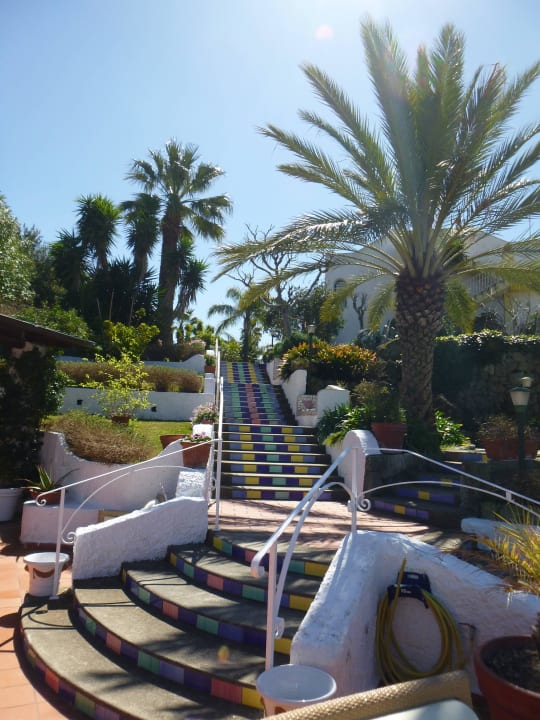 Treppe vom Haupthaus zur Poolanlage und zum Restau Hotel Paradiso Terme Resort & SPA