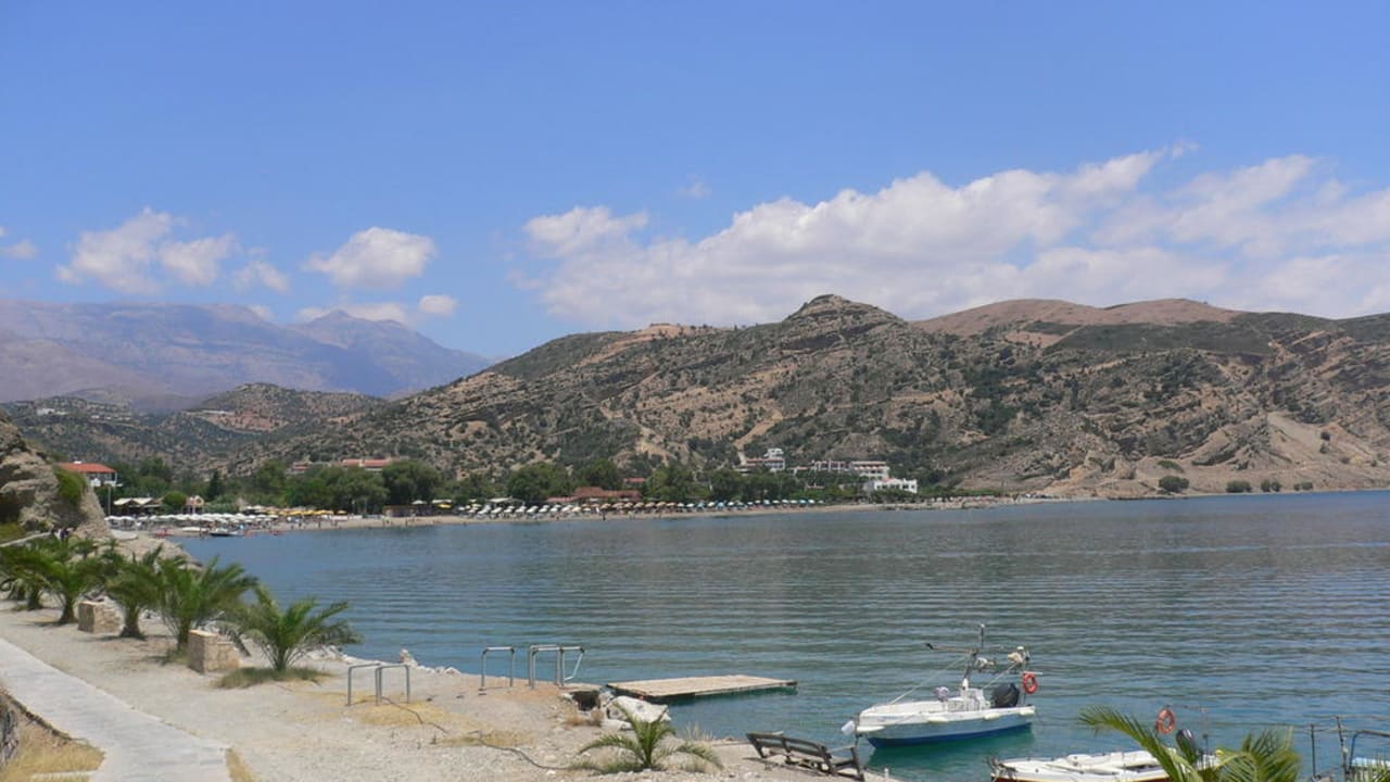 Promenade Paralos Irini Mare