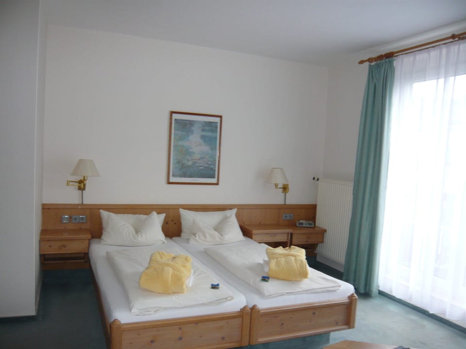 Bett im Doppelzimmer Sonnenhotel Hoher Hahn